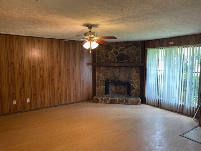 Foto del edificio - 8228 Englewood Trail