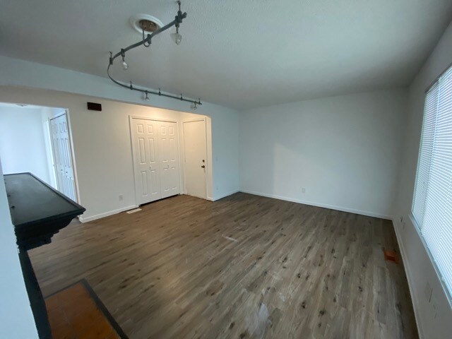 Foto del edificio - 911 Laura Dr