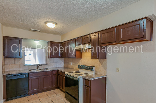 Building Photo - 15317 Kingfield Dr