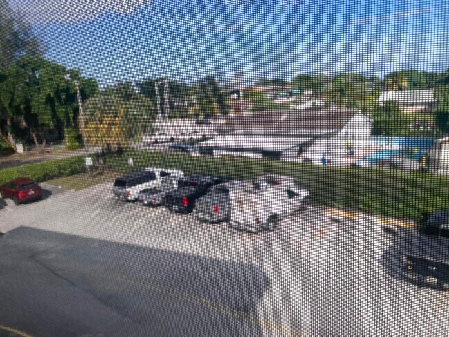 Foto del edificio - 555 Purdy Ln