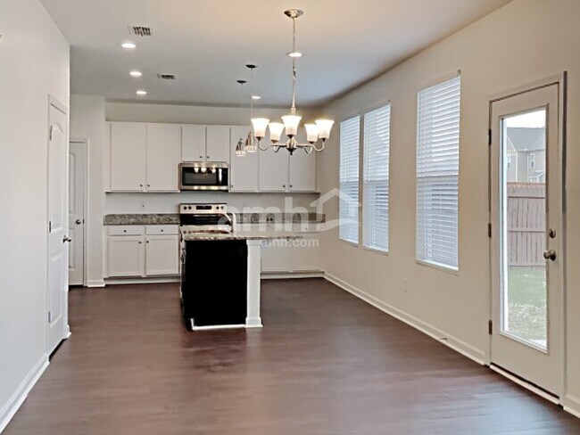 Foto del edificio - 3321 Milkweed Drive