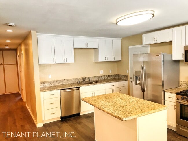 Building Photo - Single family home for rent 4bed/2bath!