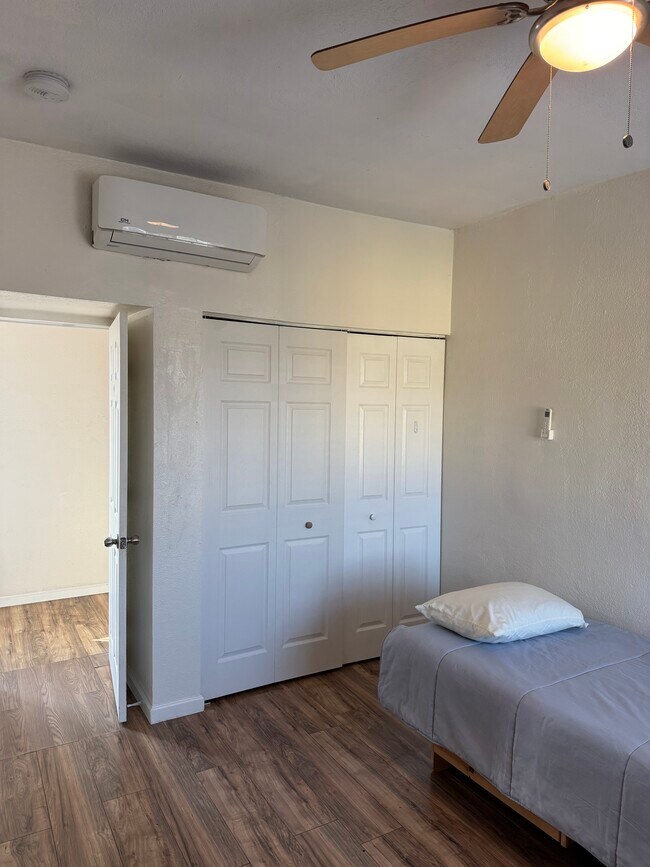 Foto del edificio - 3127 Raymond Ave