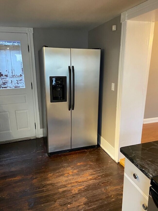 Foto del edificio - Large single-family home for rent less tha...