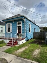 Building Photo - 423 Dakin St