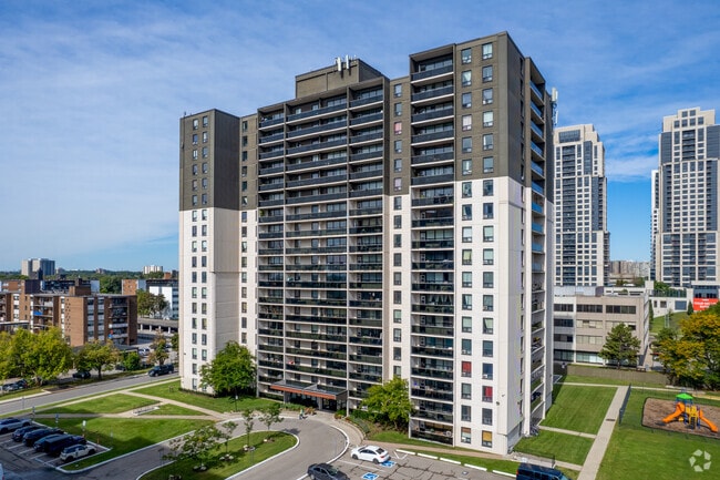 Building Photo - 15 Eva Rd