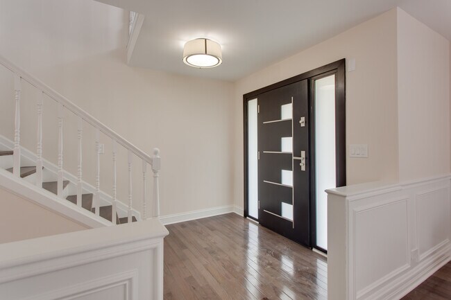 Foto del edificio - 1673 Bloomingdale Rd