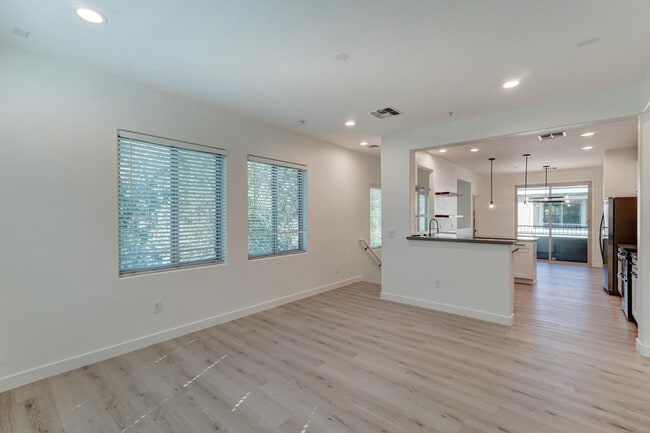 Building Photo - 5550 N 16th St