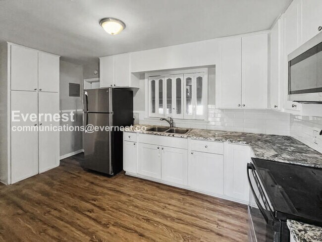 Foto del edificio - 4551 Manila Dr