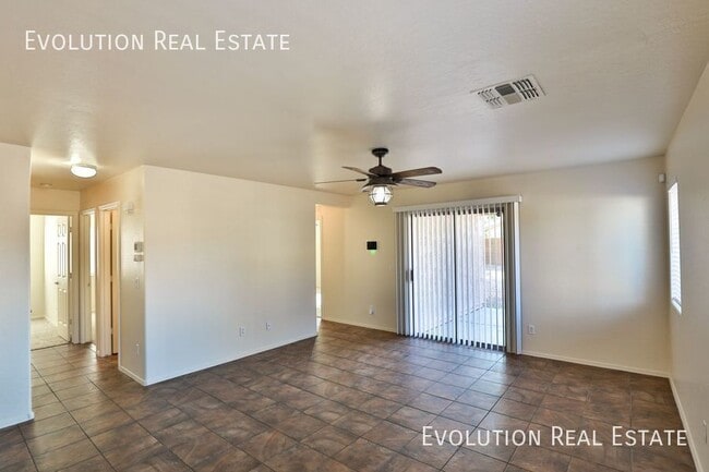 Building Photo - 1561 Maddison Cir