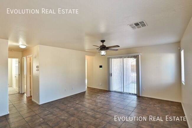 Foto del edificio - 1561 Maddison Cir