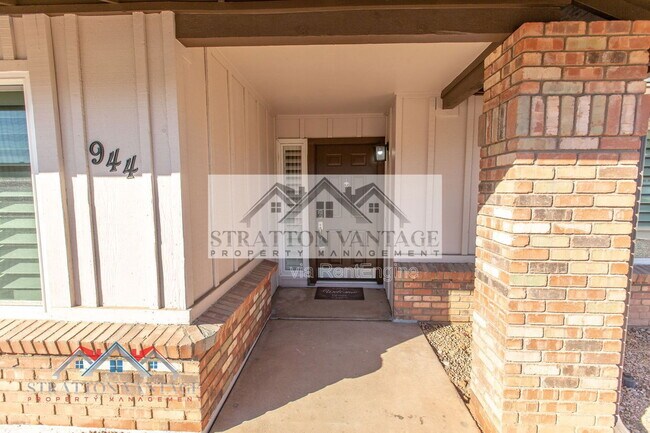 Foto del edificio - 944 W Meseto Ave