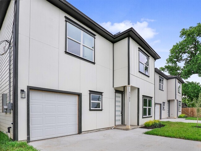 Building Photo - 4103 E Toliver St