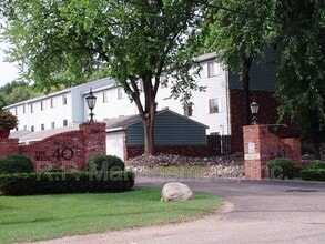 Building Photo - 170 Wentworth Ave W