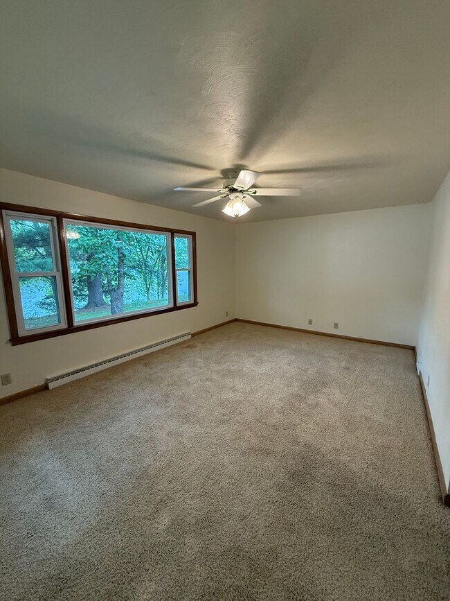 Foto del edificio - 3320 Riverview Dr