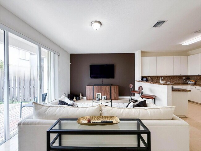 Foto del edificio - 8160 NW 116th Ave