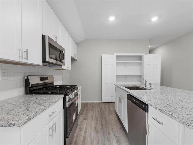Building Photo - 17311 Ridge Dr