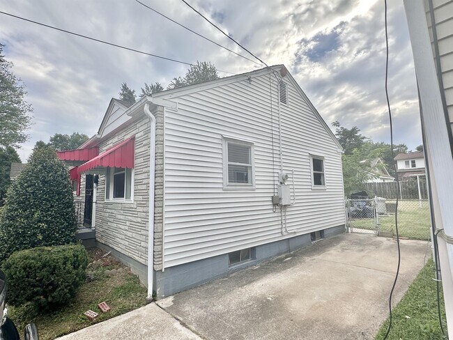 Building Photo - 1164 S 41st St