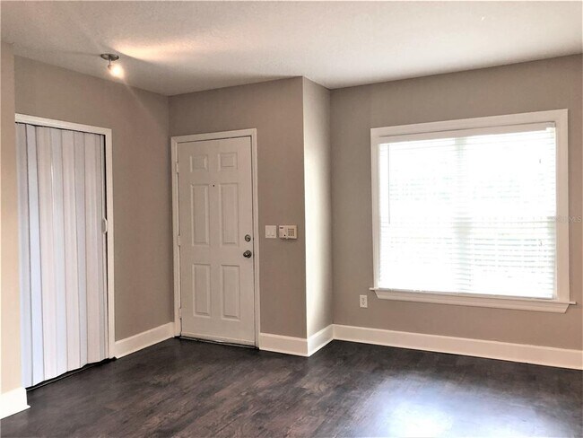 Building Photo - 6572 Swissco Dr