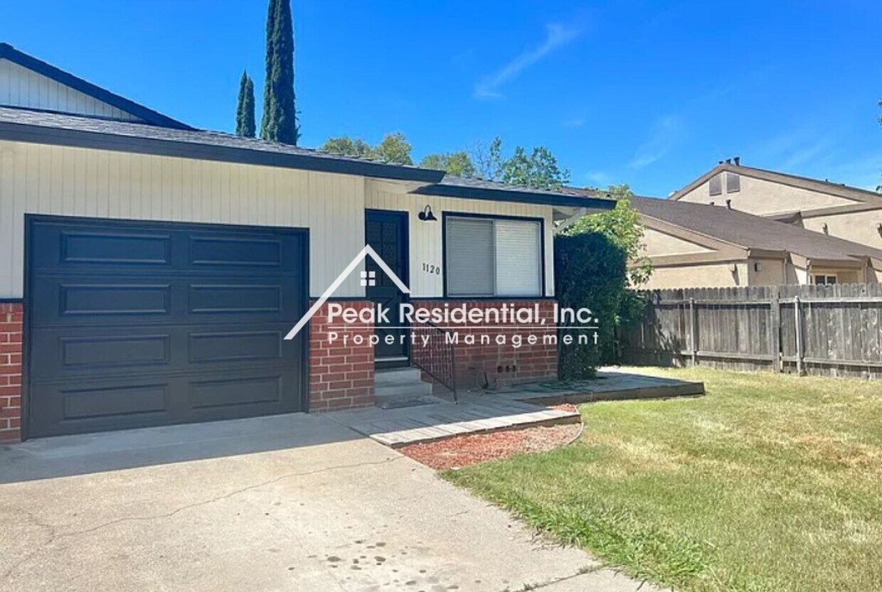 Foto principal - Wonderful 2bd/1ba Arden Manor Duplex!