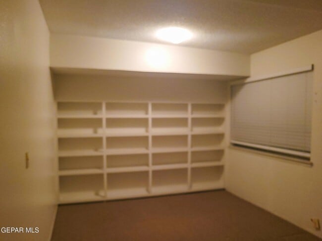Building Photo - 10910 Highwood Way