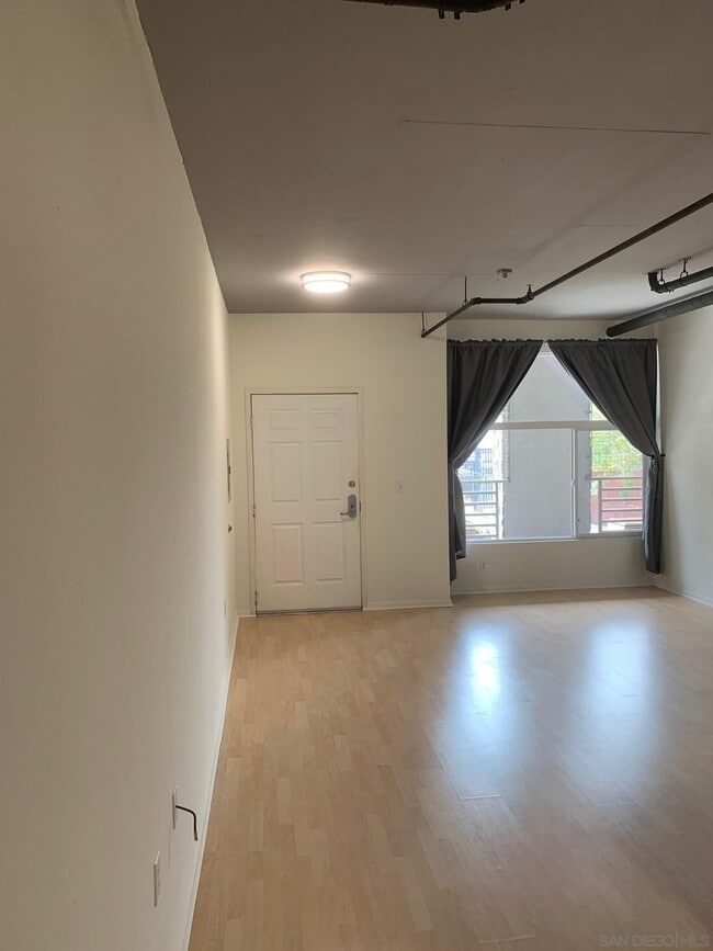 Building Photo - 1643 6th Ave
