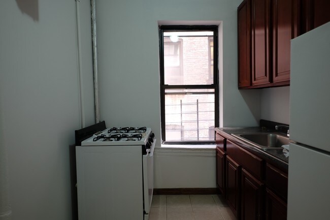 Building Photo - 525 W 135th St