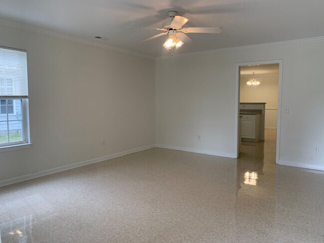 Foto del edificio - 3 Bedroom 2 Bath House on Victory Gardens ...