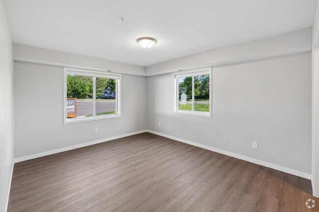 2 habitaciones, 1 baño - 1100 pies cuadrados - Dormitorio - 555 Highway 23 E
