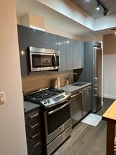 Building Photo - 224 Lyon St N