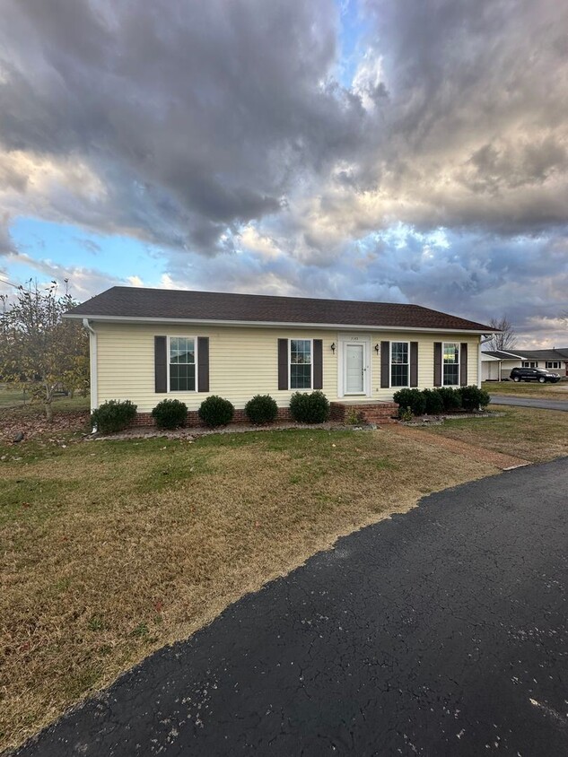 Primary Photo - 3 br, 2 bath House - 5145 Shelbyville Rd.