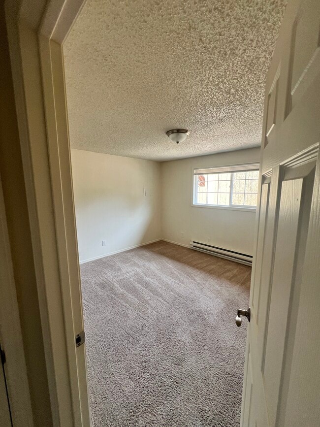 Building Photo - 185 E Sunset Way