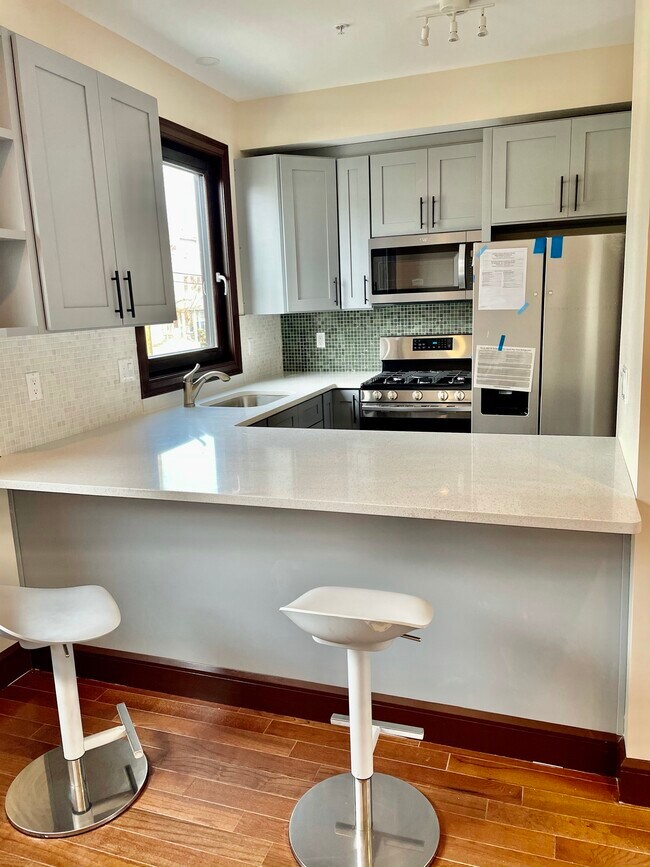 Kitchen - 585 Hoboken Rd