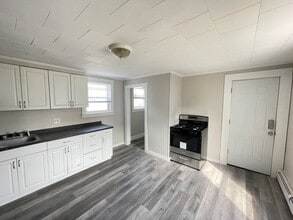 Building Photo - 336 Amherst St