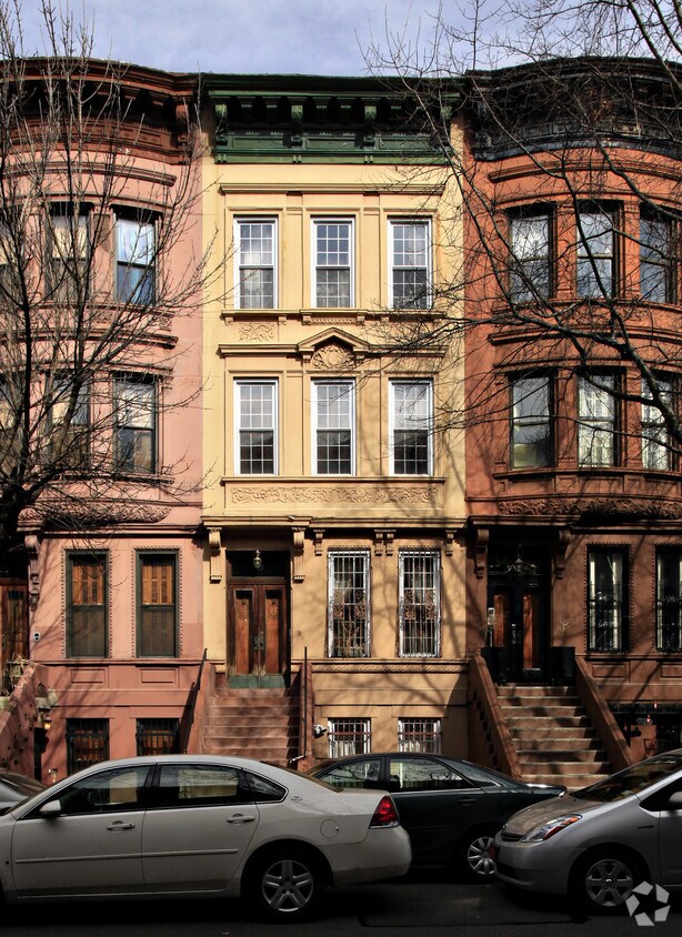 Building Photo - 227 W 137th St