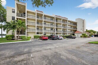 Building Photo - 118 Lake Emerald Dr