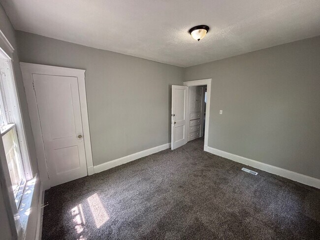 Building Photo - 1750 Alcoy Rd