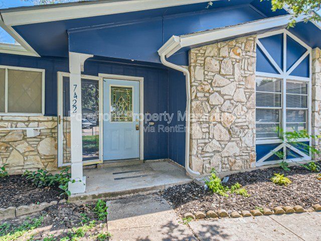 Foto del edificio - 7422 Stonehouse Dr