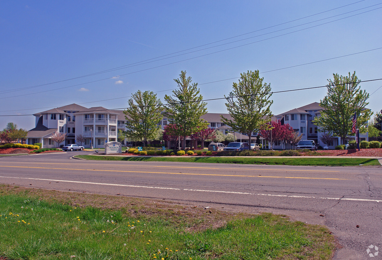 Building Photo - Independence Village of Waterford