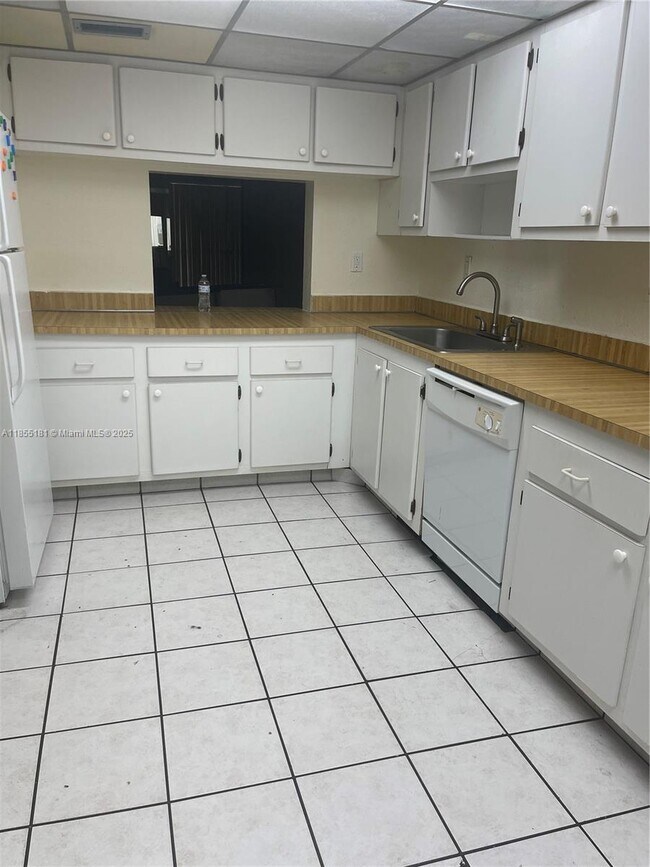 Foto del edificio - 6548 Racquet Club Dr