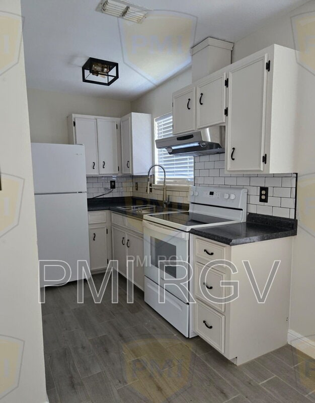 Building Photo - 2504 N 31st Ln
