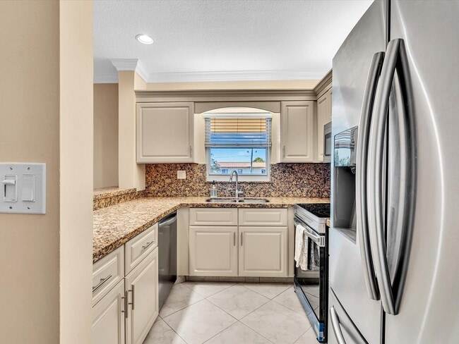 Building Photo - 333 SE 20th Ave