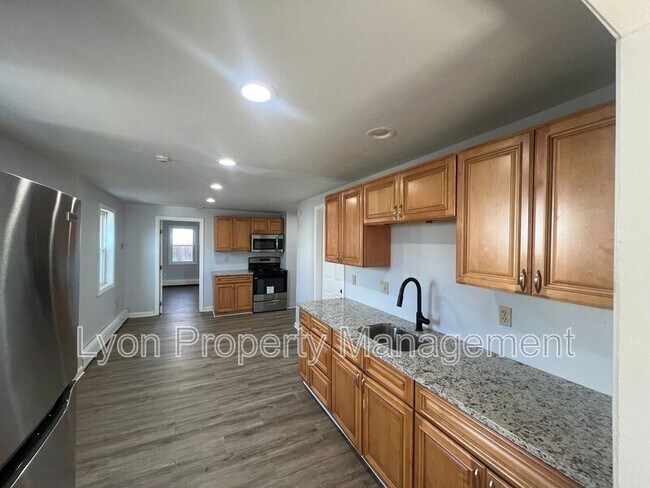 Foto del edificio - 12 Clark Ct