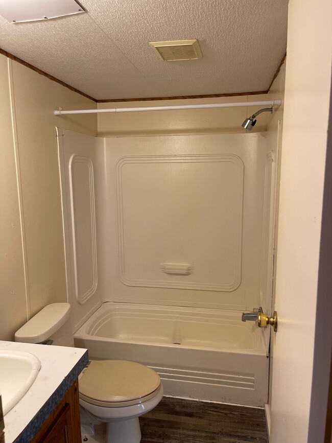 Building Photo - 204 E Browning St