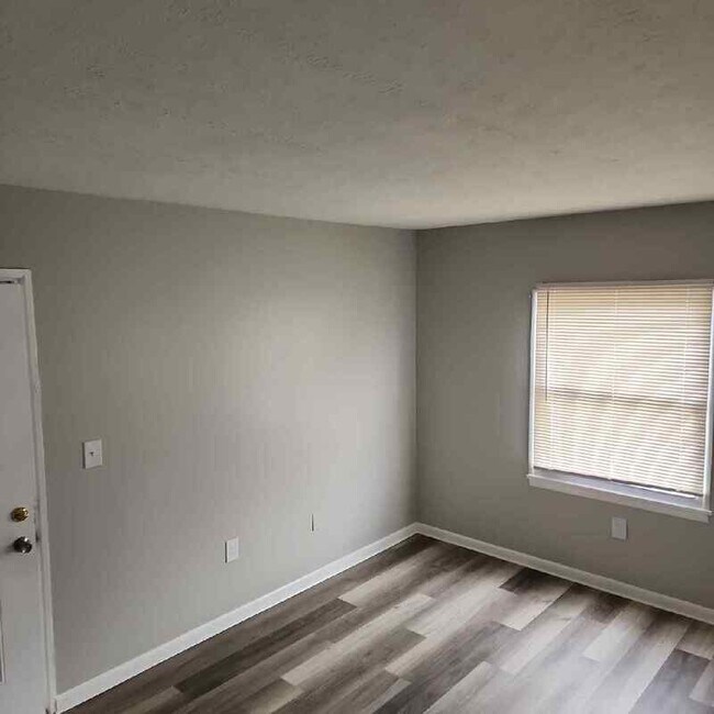 Building Photo - 4901 Saddlebrook Ln