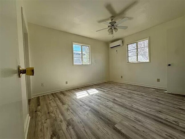 Building Photo - S Hemlock Homes