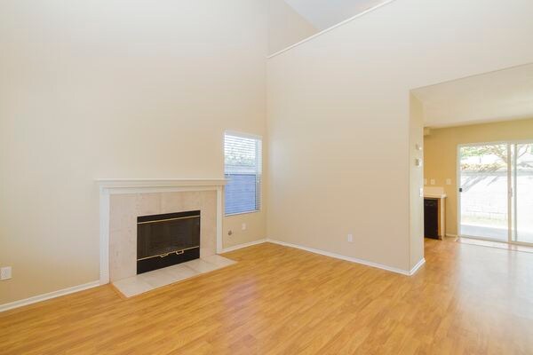 Fotografía del edificio - 205 Emerald Ln