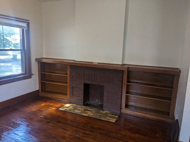 Building Photo - 736-738 S Ellis