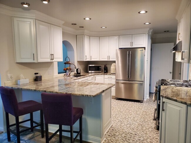 Foto del edificio - Spacious South Hill Home