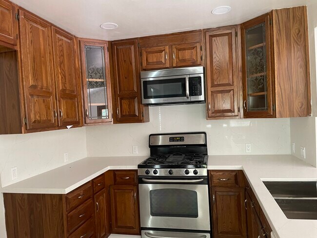 Kitchen - 5110 Enfield Ave